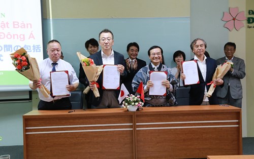 Đoàn doanh nghiệp TP Maebashi ký kết tiếp nhận sinh viên Việt Nam thực tập nghề nghiệp hưởng lương và làm việc tại Nhật Bản